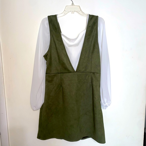 🆕 Deep V Neck Button Dress| XL| 💚 0X Body suit included for styling 🏷️ - Picture 3 of 7